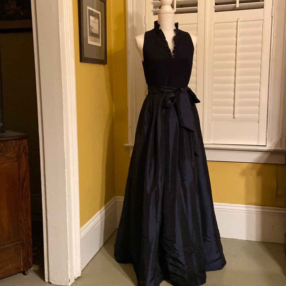 Stunning Jessica Howard evening gown size 10.  Deep navy blue. New with tags.